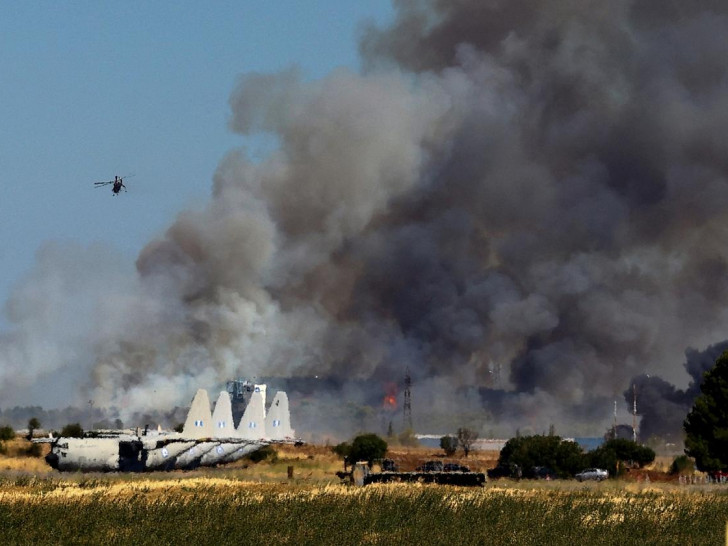 Griechisches Militärflugzeug stürzt bei Flugshow ab am 05.09.2026