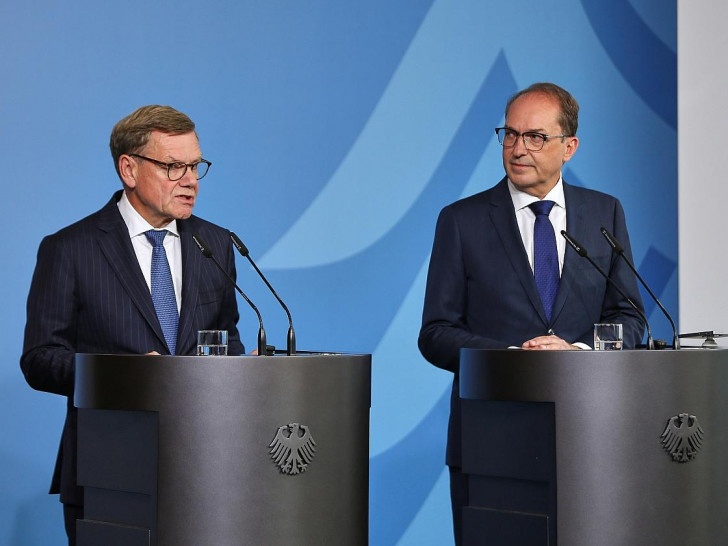 Johann Wadephul und Alexander Dobrindt am 01.09.2026