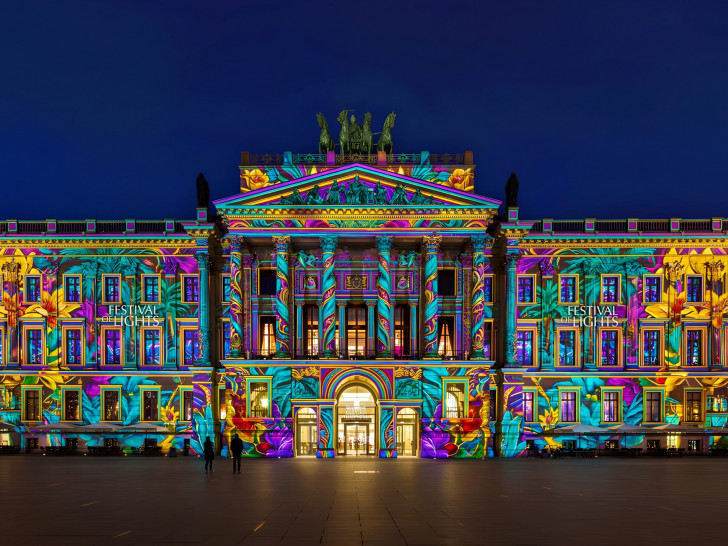 So könnte das Schloss beim Festival of Lights aussehen (Visualisierung mit KI editiert).