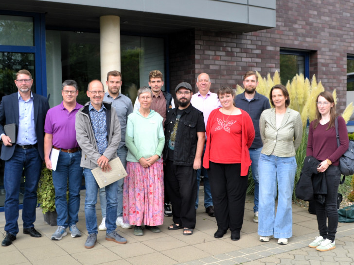 Bei der Auftaktveranstaltung: Marko Kelb (Samtgemeinde Sickte), Stefan Strümpel (Stadt Königslutter), Thomas Schaaf (Gemeinde Cremlingen), Nils Stanko (WWL), Marion Senger (Landwirtschaftskammer), Lars Krüger (Gemeinde Lehre), Maximilian Lorbeer (Stadt Königslutter), Christian Siemon (HGN), Sandra Ulbricht (WWL), Leo Letz (HGN), Kristina Eß (Landkreis Wolfenbüttel) und Kimberly Rook (Landkreis Wolfenbüttel) (v. li.).