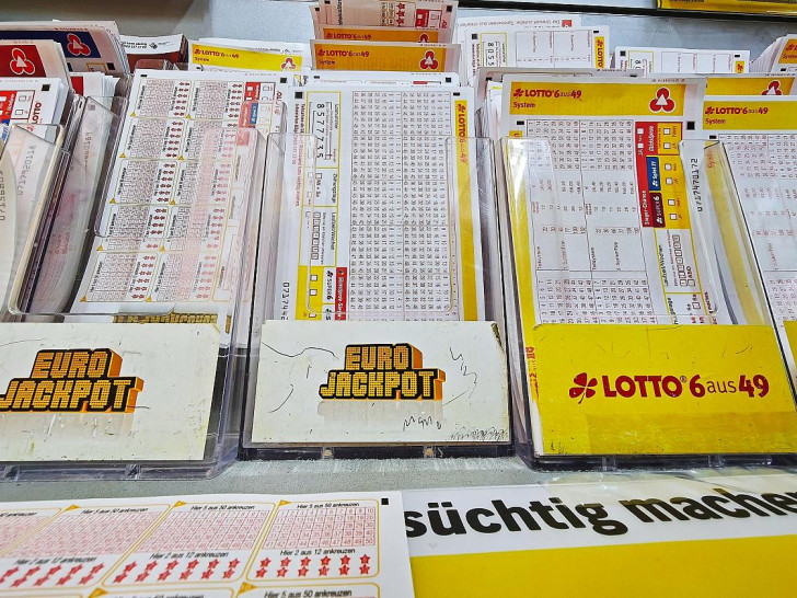 Spielscheine für Eurojackpot und Lotto 6 aus 49 (Archiv)