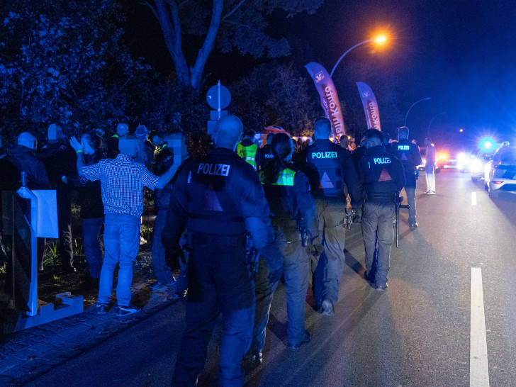 Die Polizei im Einsatz: Ein Streit auf den Barumer Wiesn eskalierte.