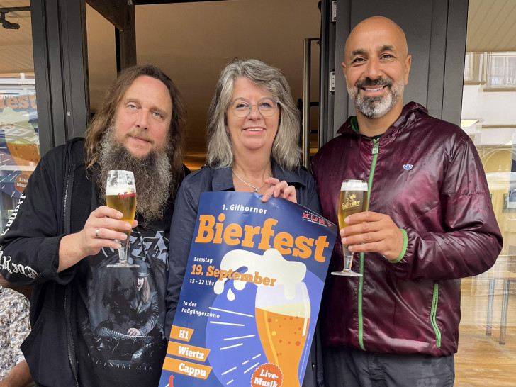 olger Hirsch (von links) vom H1, Sigrid Wiertz von Wiertz Genussvoll und Fatih Kilic vom Cappu machen für das erste Gifhorner Bierfest gemeinsame Sache.