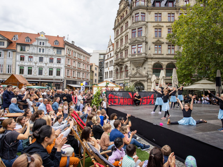 Beim trendsporterlebnis sorgten Auftritte von kleinen und großen Sportlerinnen und Sportlern der Region auf der NextGenerationStage von New Yorker für gute Stimmung auf dem Kohlmarkt.