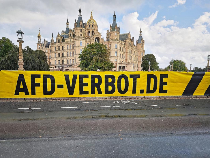 Demo für AfD-Verbot vor dem Landtag von Mecklenburg-Vorpommern (Archiv)