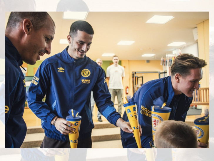Die Spieler sowie Teile des Trainerteams waren an beiden Aktionstagen in kleinen Gruppen unterwegs und besuchten die teilnehmenden Grundschulen.