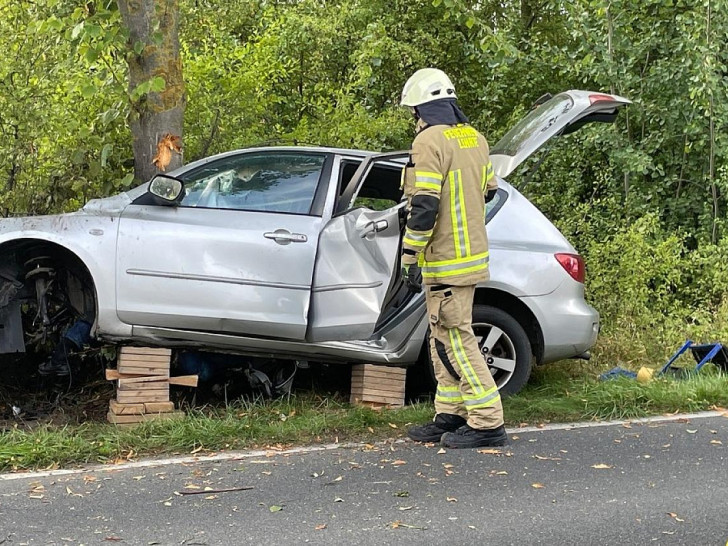 Autowrack nach Verkehrsunfall in Lehrte (Archiv)
