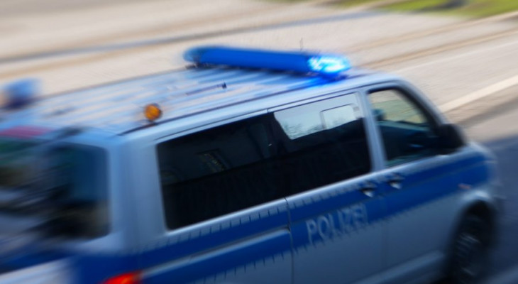Braunschweig: 15-Jähriger flieht vor Polizei und kracht in Restaurant