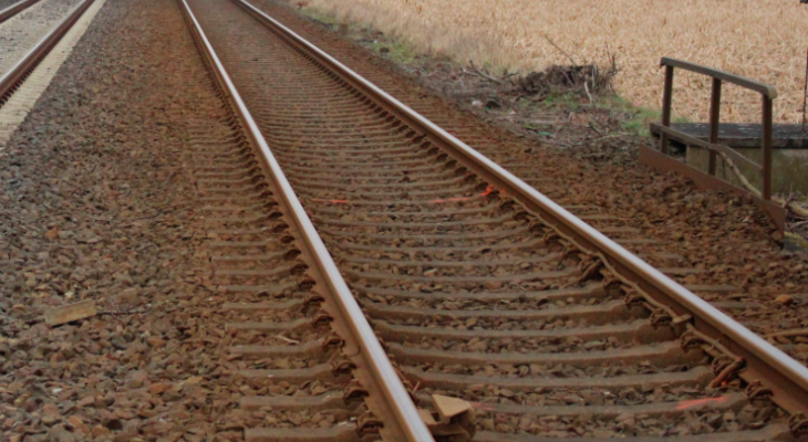 Leichtsinn auf Gleisen endet fast in einer Tragödie