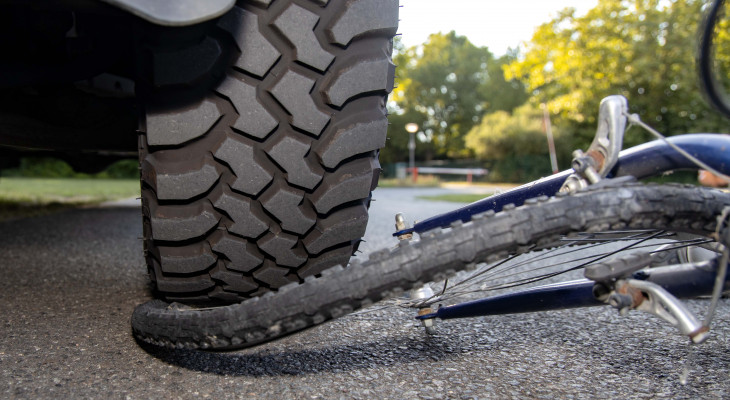 Wolfenbüttel: Zwölfjähriger Radfahrer bei Unfall mit Auto schwer verletzt